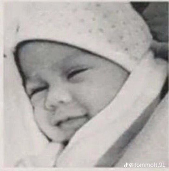 94STUFF_'s tweet photo. cute? cute the fact that Harry Styles was trying to smile when he was just a baby https://t.co/s0gmGFywfm