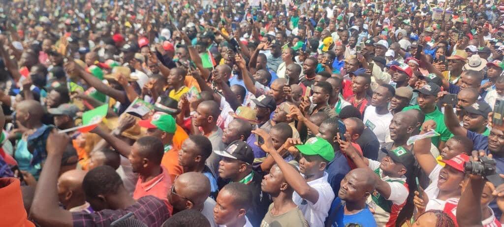 NaijaYuts4PeObi's tweet photo. Delta State OBIdients this is indeed massive. Thank you ✊

#ObiDattiInDelta 
#Obidatti023 
#NaijaYouthsGenZee4PeterObi https://t.co/D5cLqm3qSm