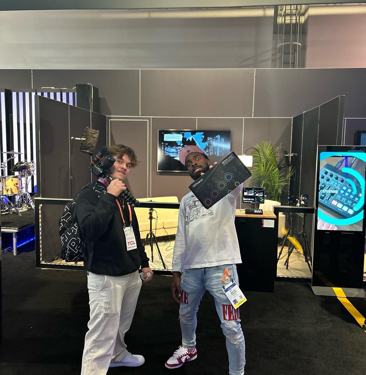 GloNavyGG's tweet photo. Thank you to the team at @RolandGlobal for bringing our creators from Glo Navy out to CES this year to promote the new bridge caster product! Looking forward to doing more in the future near future! #ces2023 #ces https://t.co/sGKpgS0Emb