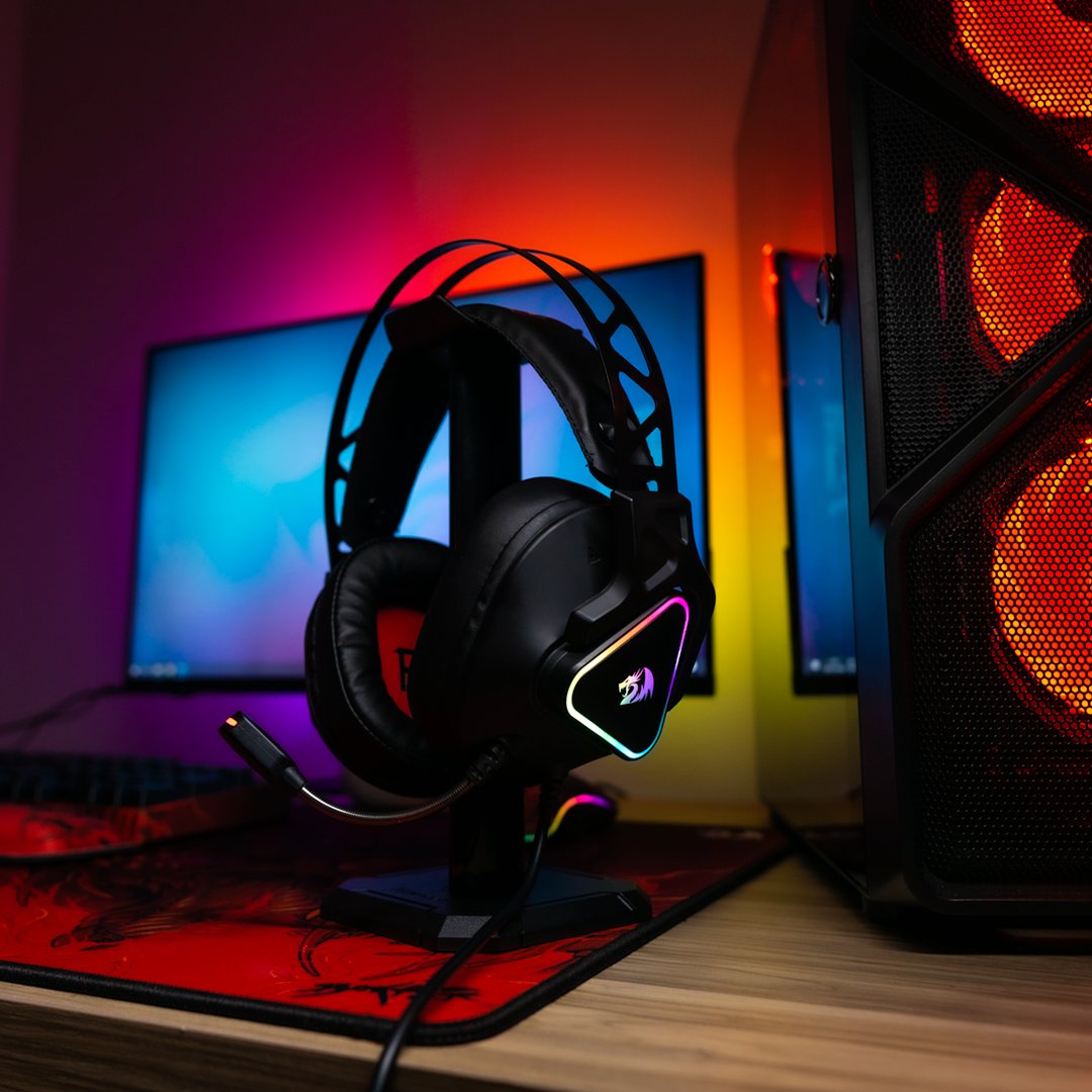 RedragonBR's tweet photo. Damos boas vindas ao Headset CADMUS no Brasil! 🔥

Equipado com drivers de áudio de 50mm e graves inteligentes, entrega um campo de som fenomenal e torna sua experiência ainda mais valiosa nos games!

Sinta as ondas da sua vitória 🎧  https://t.co/jEczmwXih9 https://t.co/sCEVzrE929