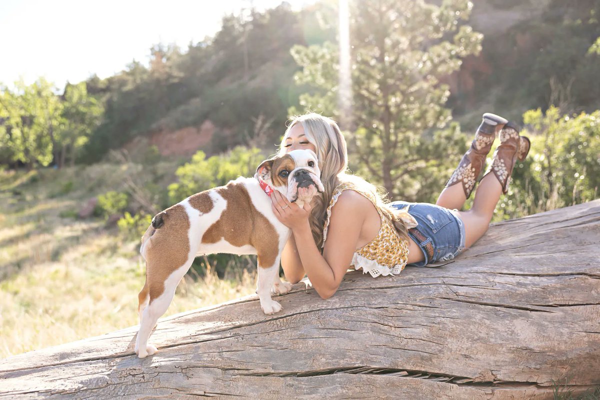 jenwyeth's tweet photo. Should you bring your dog to your senior pictures?  Yes.  ALWAYS YES!!! https://t.co/7s7m7py5JS