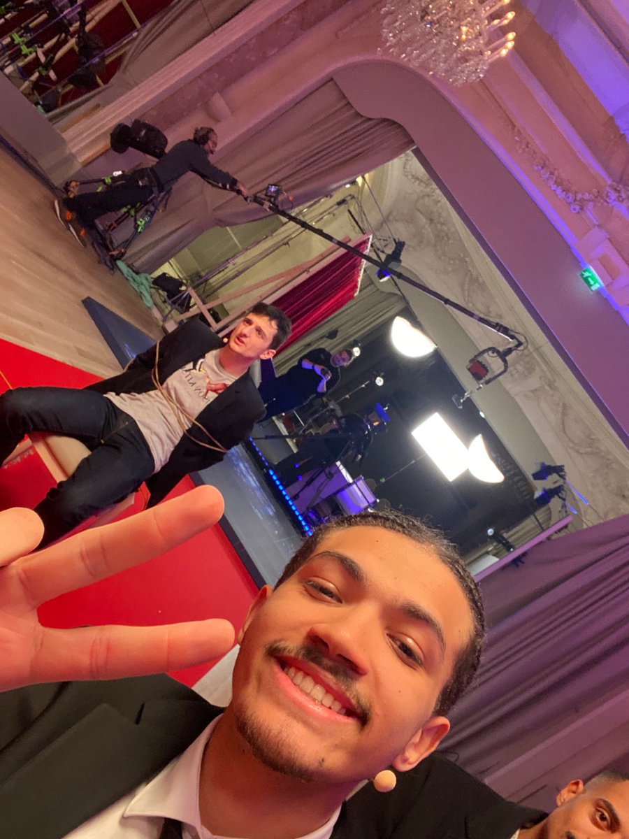 Grimkujow_'s tweet image. Très ému d’avoir assisté au mariage de la daronne à Maxime, longue vies aux mariés !