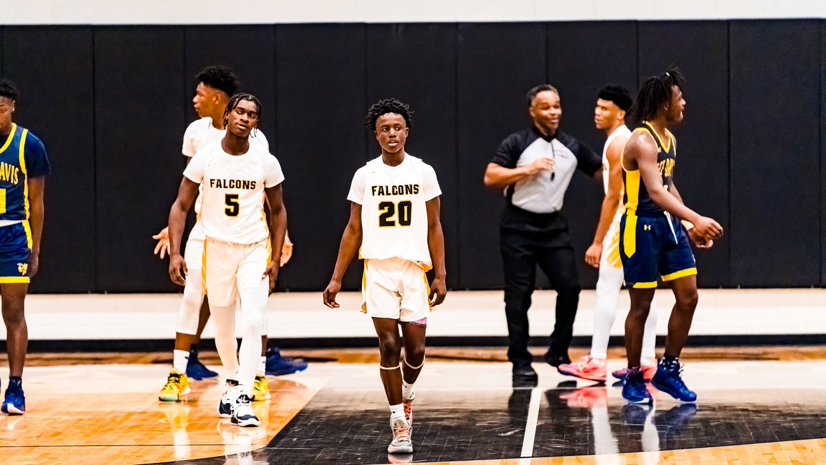 Josiahquickguy3's tweet image. ME 🆚️ ME - getting comfortable with being uncomfortable 
Year 1️⃣ #freshman #everygame #counts #facilitate