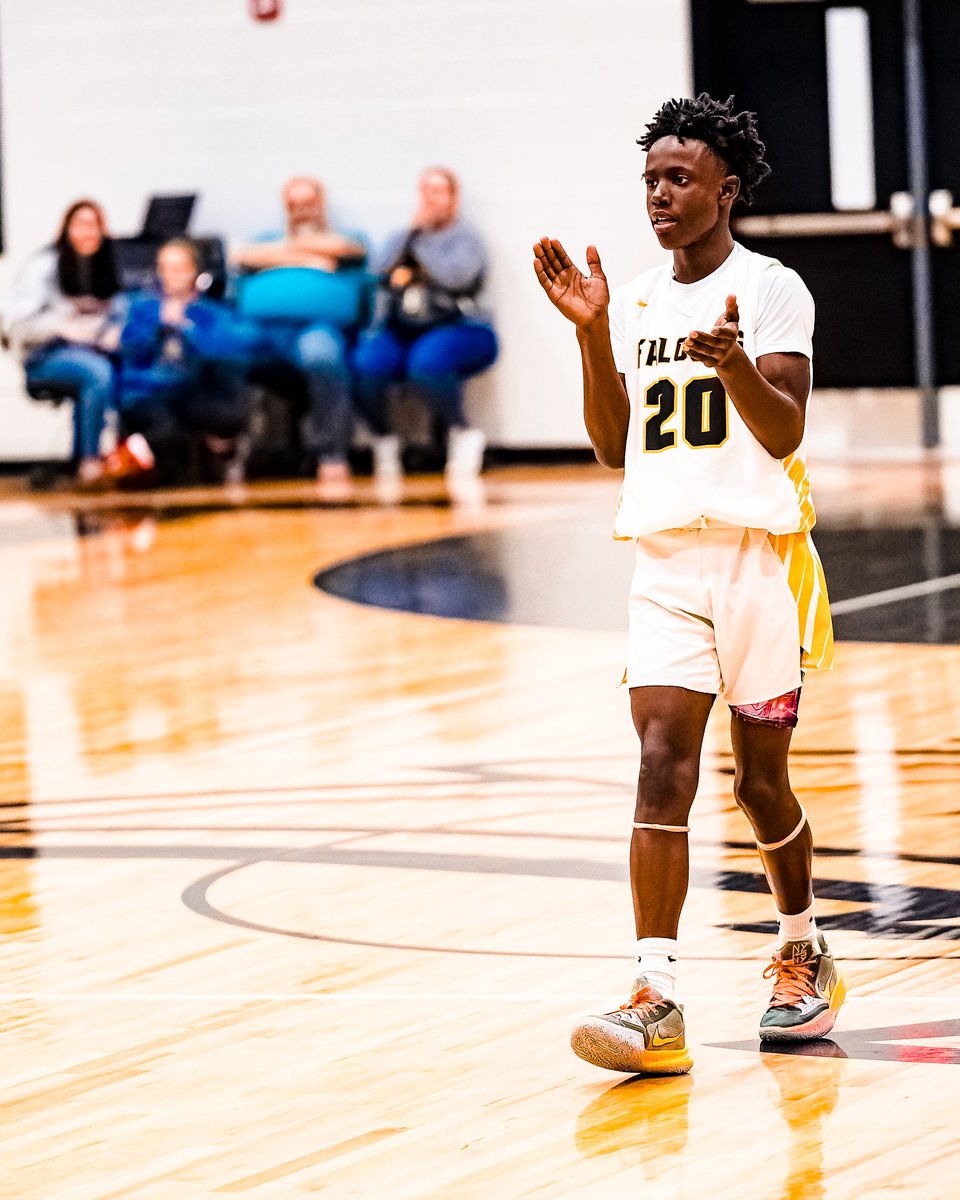 Josiahquickguy3's tweet image. ME 🆚️ ME - getting comfortable with being uncomfortable 
Year 1️⃣ #freshman #everygame #counts #facilitate