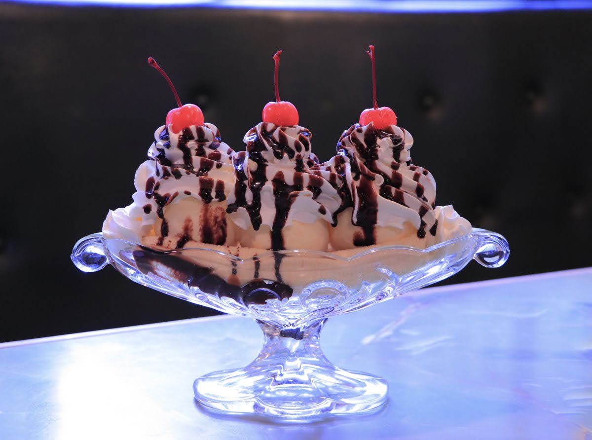 本日より新メニュー「プリンアラモード」「バナナサンデー」が登場