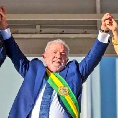 El gobierno  cubano apoya al presidente #Lula ante la intentona fascista. 
#NoAlGolpeEnBrasil