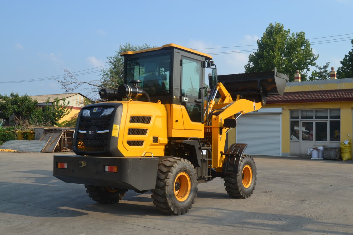 Bunny99on's tweet photo. 1.5ton SW926 Wheel  Loader for sale👍🤟🙋‍♀️
Overall dimensions: 5325×1800×2680mm 
Bucket capacity: 0.7m³ 
Rated load: 1500Kg 
Operating weight: 3300kg 
The maximum unloading height: 2900mm 
The minimum turning radius: 3600mm 
Engine: YUNNEI/YN25GB  
Cylinder number: 4 https://t.co/o1PySbxUmU