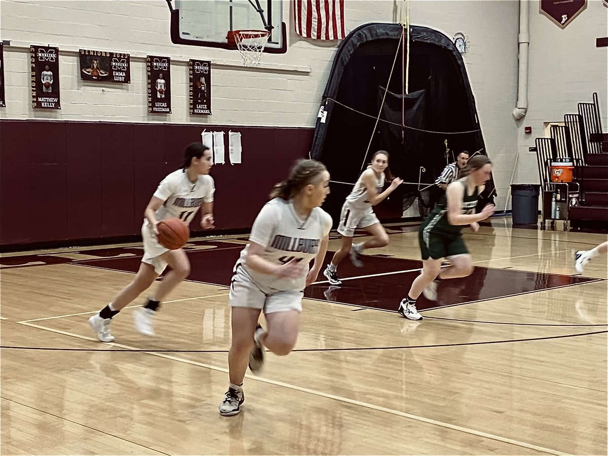 mps_MrsCunha's tweet photo. Had a great time watching the Lady Woolies play Bartlett tonight! 🏀 Nice win, Woolies! https://t.co/a4Z5cEm25J