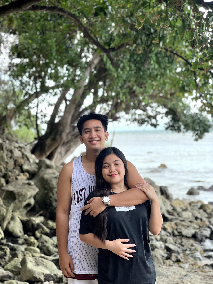 jssaguinaldo's tweet photo. Di naman halata na kinilig ang isang bata HAHAHAHAHAHA https://t.co/22SGt6Vg85