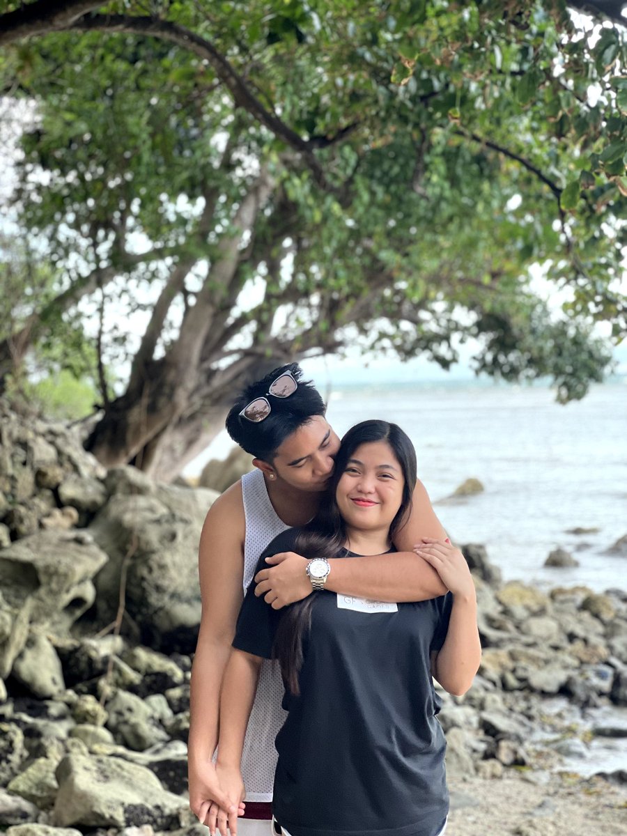 jssaguinaldo's tweet photo. Di naman halata na kinilig ang isang bata HAHAHAHAHAHA https://t.co/22SGt6Vg85