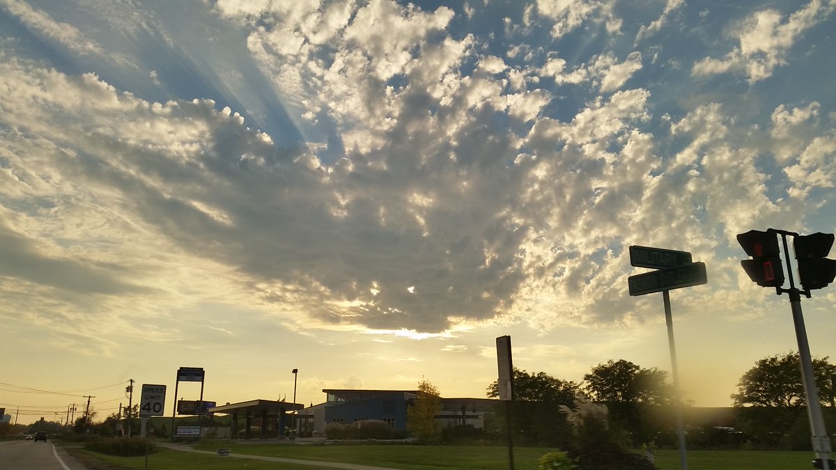 FototakerTony's tweet photo. I've havent been everywhere like some ppl BUT I've been to some great locations to enjoy #clouds! NOT recent but 4yrs ago, still in @WesternNewYork.
@panophotos #nubes #JUSTlookUP #EYEofMyCamera #travelingCamera #ontheStreets https://t.co/4ZMr7gYzAb