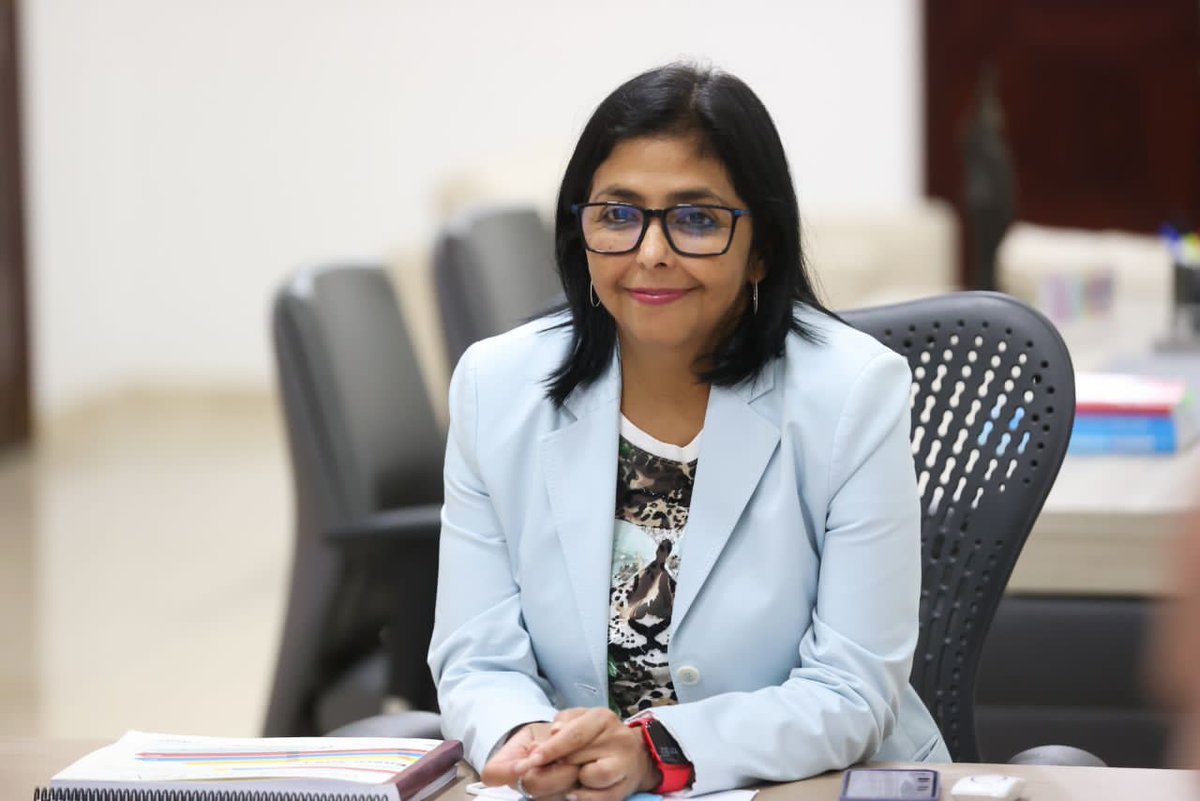 #EnFotos || En aras de seguir garantizando la protección integral que brinda el Gobierno Bolivariano al pueblo venezolano para este 2023, la Vicepdta. <a href="/delcyrodriguezv/">Delcy Rodríguez</a>, lideró la primera reunión del Consejo de Vicepresidentes Sectoriales de este año.

#ComienzanLosCambiosEnPDVSA