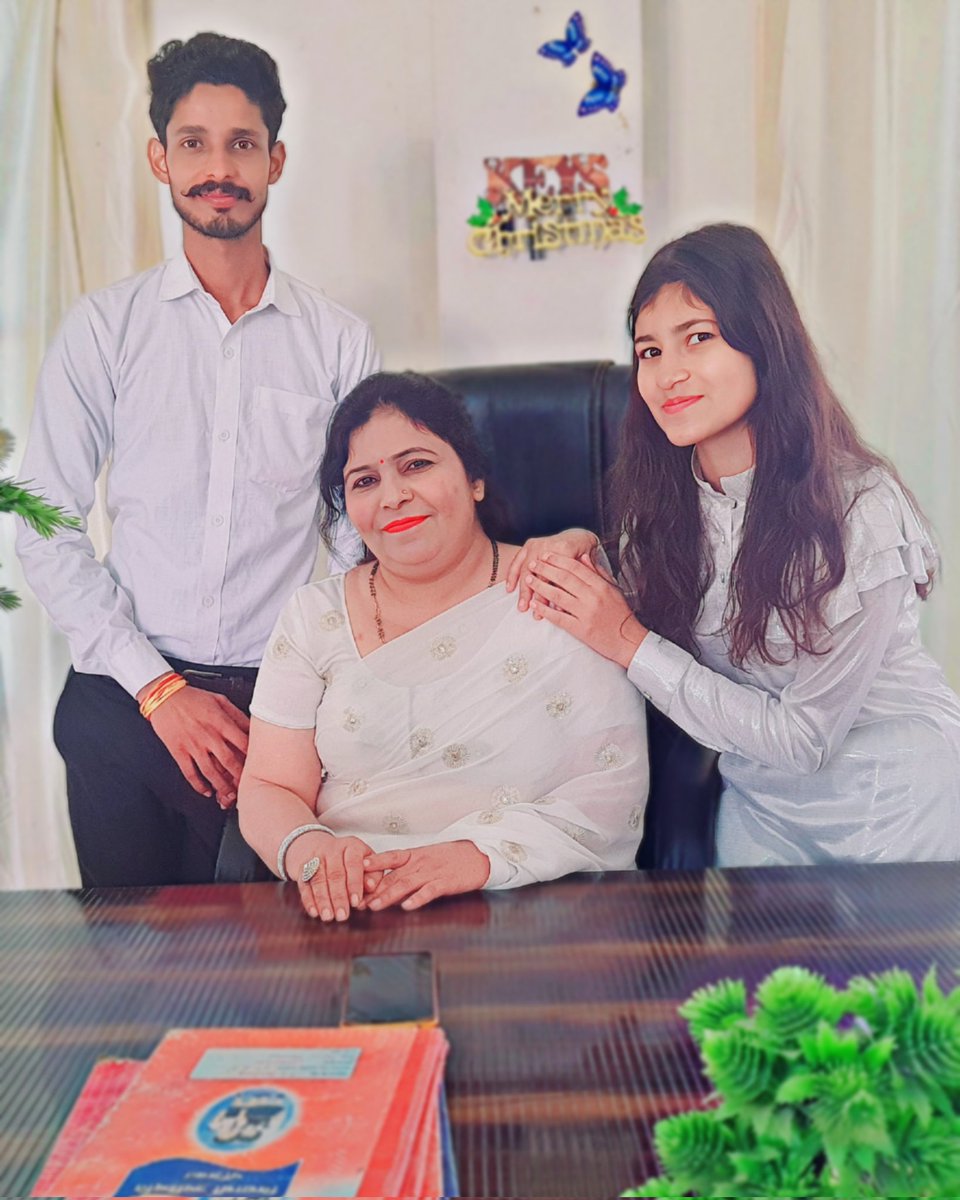 SomeshConnect's tweet photo. There is a special relationship between a teacher and their students, which, when mutual respect and trust exist forms an incredibly unique bond!
Thanks a lot for caring and loving as a son.
Happy birthday to you ma'am 
🎂
#HappyBirthday #NooreyNisha Ma'am,  Principal, #ZSAcademy https://t.co/Xkr9Rlak2f