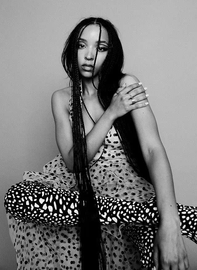 Tinashe’s beauty 💎🏆🌟 in black &amp; white >>>