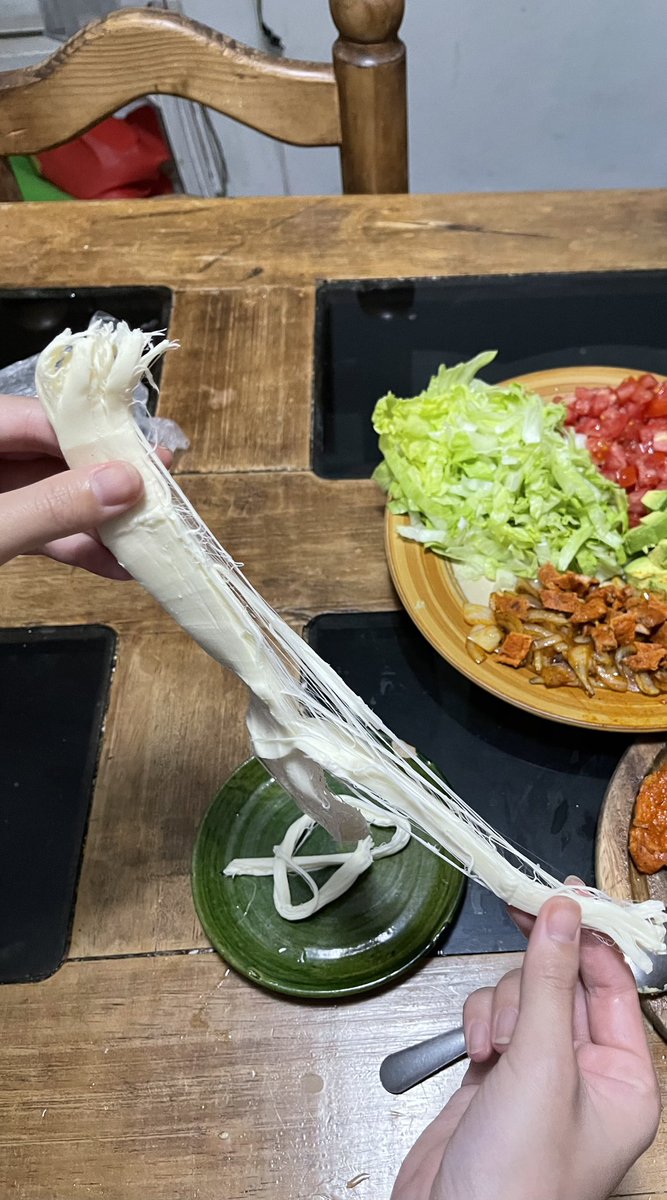 shogom_gom's tweet photo. オアハカチーズうまし！
ほぼ日本にあるさけるチーズ！昔よく食べてたの思い出した🦧 https://t.co/21KSNv2wgX