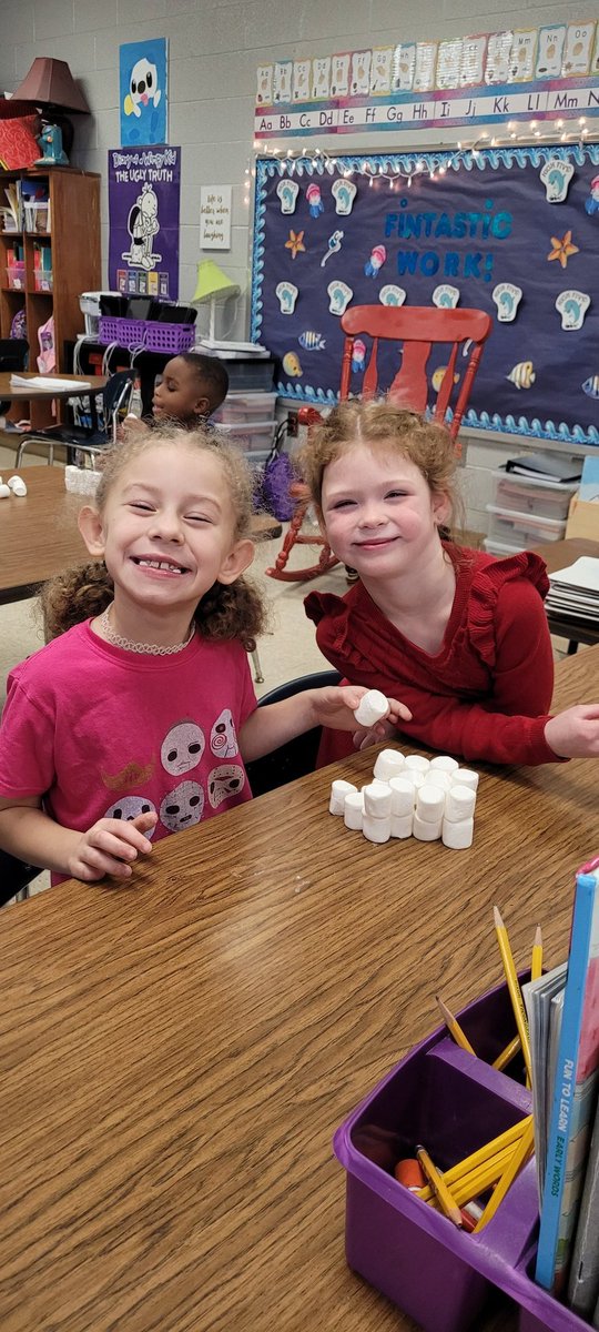 Teacherladykell's tweet photo. Hmmmm, how DO you build an igloo out of marshmallows? (Especially when you eat more than you build?) #buzzworthy @howellprincipal https://t.co/4Hgu35xxoQ