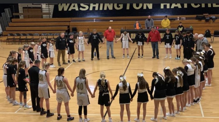 WashHatchetsWBB's tweet photo. We joined in prayer after our WJHS vs. Barr-Reeve Jr. High girls game tonight to pray for our neighbor and brother in basketball Hagen Knepp. 🖤💛🏀❤️🖤 @BarrReeveSports https://t.co/NXXoIJfAtc