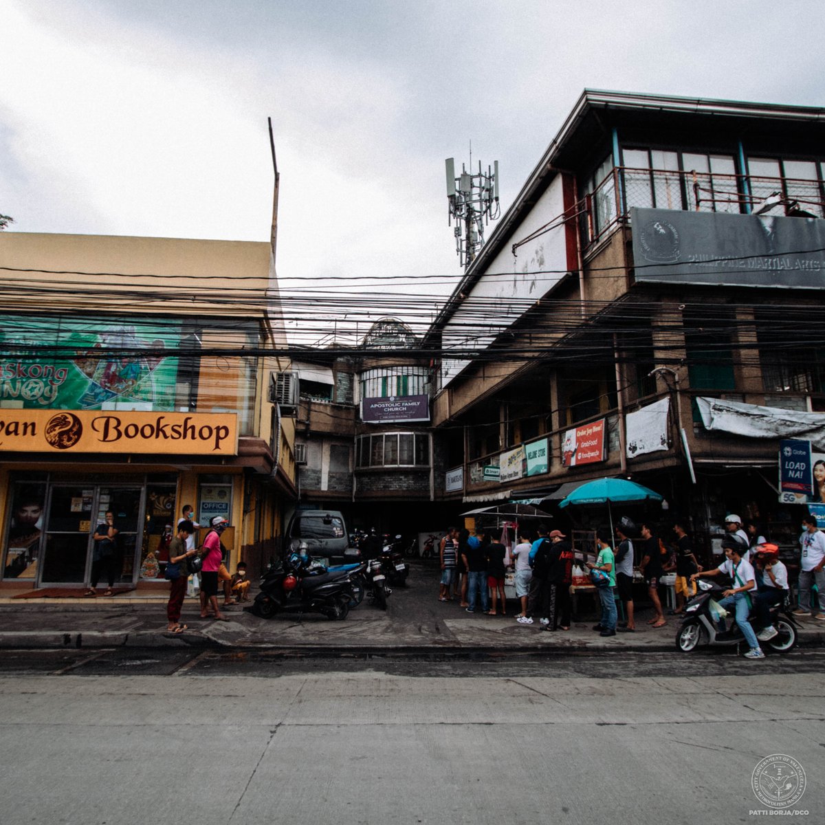 valenzuelacity's tweet photo. Bisitahin na ang Mang Bogart’s Siomai at Java Rice sa Gen. T. De Leon Road, katabi ng Pandayan Bookshop. 🛵🚘

#siomairice #supportlocal #valenzuelacity #pinoyfood #valenzuelaeats #manilaeats #foodtripph #mangbogart #javarice https://t.co/jFOOiJVwAI