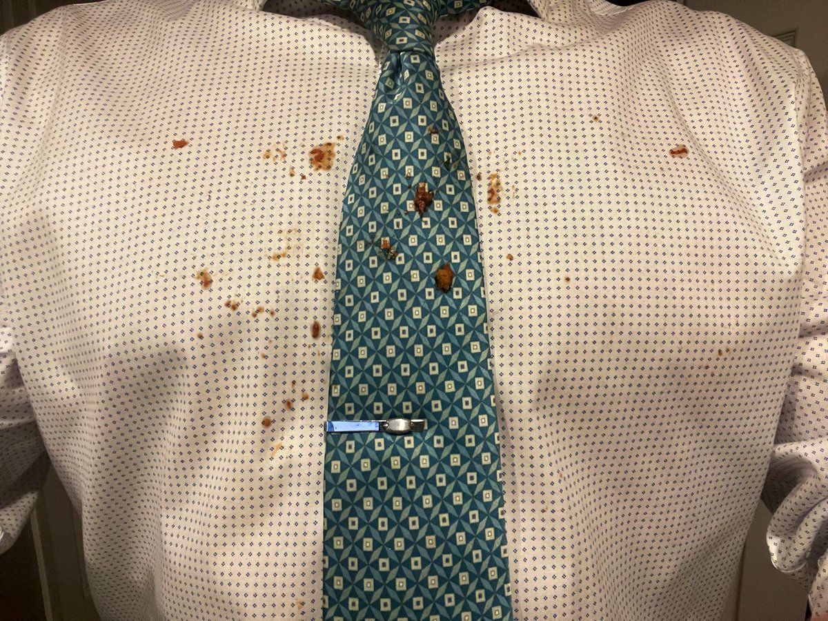 ejohnsonNEWS's tweet photo. Wardrobe! Wardrobe!โฆwhereโs wardrobe?!?!? #DinnerFail https://t.co/q934HxwS3S