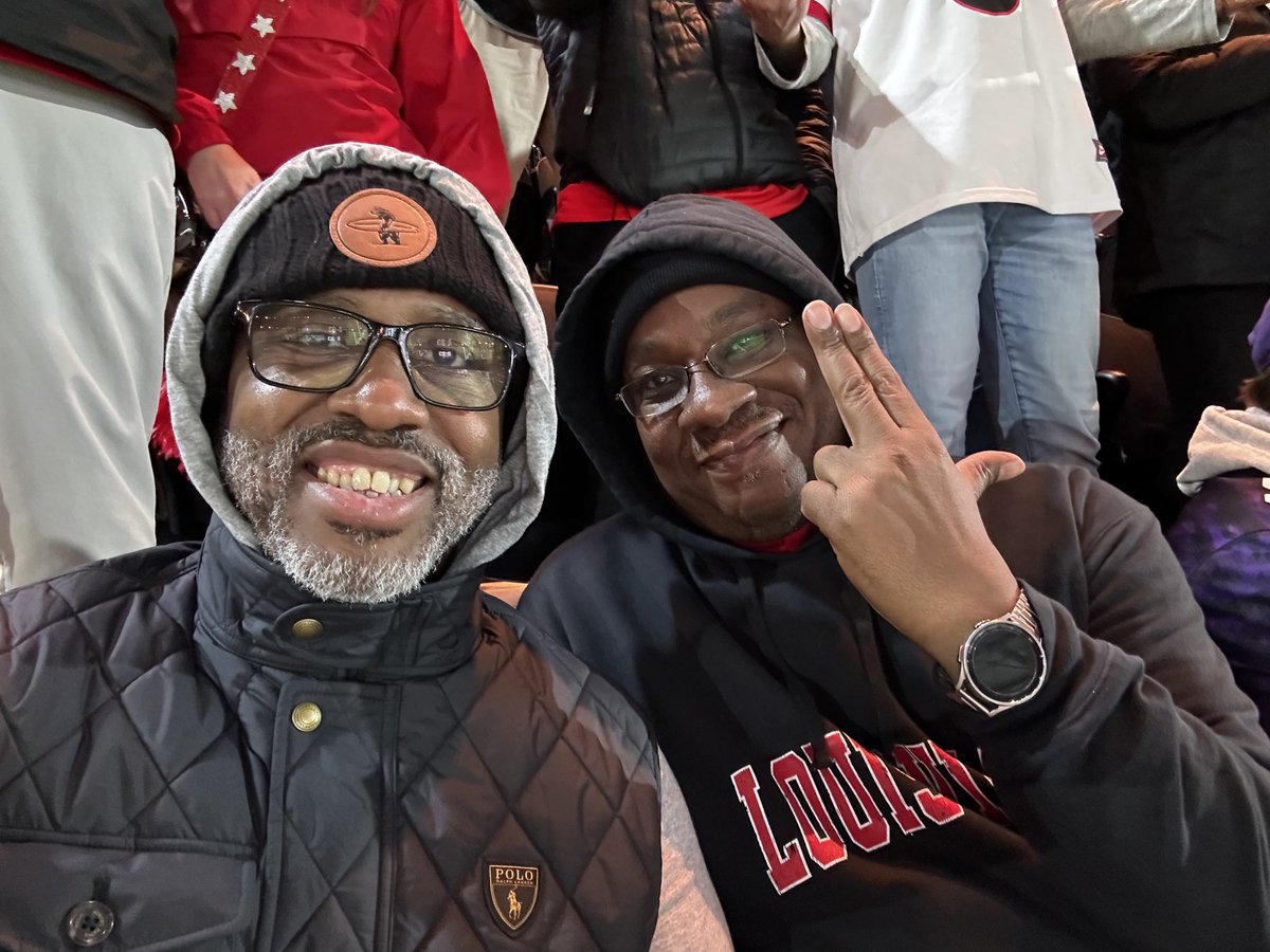 bigantjohnson's tweet photo. Enjoying the CFB Playoff National Championship! #cfbplayoff https://t.co/HyUxCsEVUp