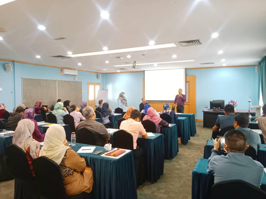 MyISM_HQ's tweet photo. Sedang berlangsung
Kursus Psychological First Aid (PFA) anjuran Kluster Pembangunan Kerja Sosial (KPKS), Institut Sosial Malaysia (ISM) selama tiga (3) hari bermula 10 sehingga 12 Januari 2023 di Bilik Kuliah 1, ISM.
#KPWKMPrihatin
•
#MyISM🄸🅂🄼
#IlmuSejahterakanMasyarakat https://t.co/lPFEwpFwEo