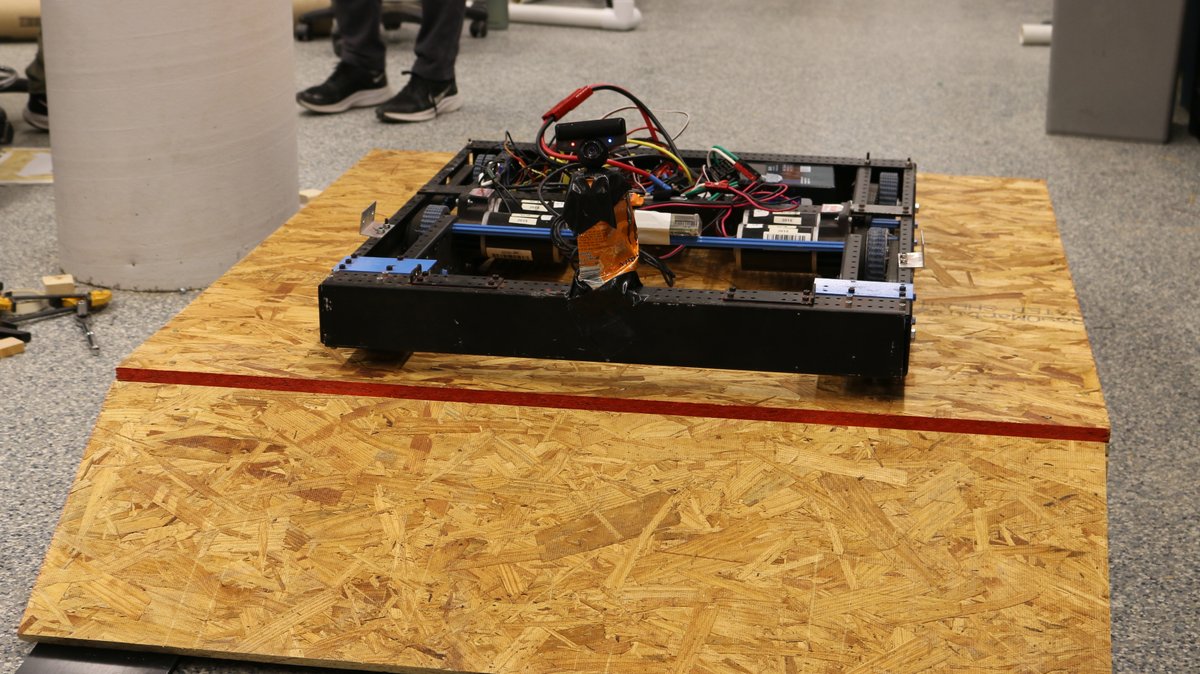 UMNRobotics's tweet image. #Robotin3Days Day 3: We finished manufacturing parts, worked on auton, and assembled the bot. Stay tuned for our robot reveal and walkthrough!
#CHARGEDUP #FIRSTENERGIZE #omgrobots