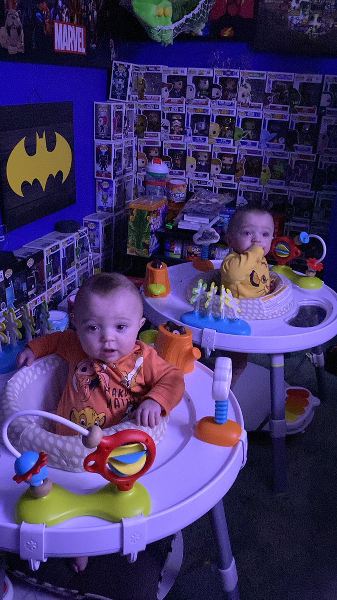 Poijz's tweet photo. We learning and trying VGC tonight! I have an audience! https://t.co/R3KzgYbfWj https://t.co/n0tkzk6Xeu