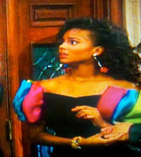 MaglioJen's tweet photo. Watching the Palm Springs weekend episodes of Saved by the Bell and what was the normally impeccable Lisa thinking with this pool float armed dress!
#SavedByTheBell
#LisaTurtle https://t.co/Mt1bOPsxVR