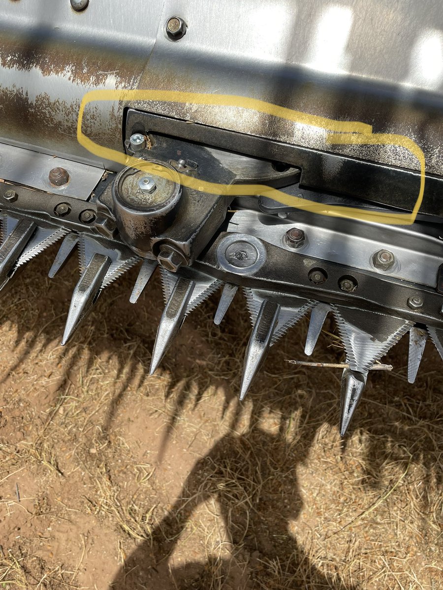 Anyone with a New Holland 880 flex Draper front. My cross brace above the gearbox has broken. Would anyone have one that I could use to reap 300ha of lentils. None in the country till 23rd Jan. retweets appreciated