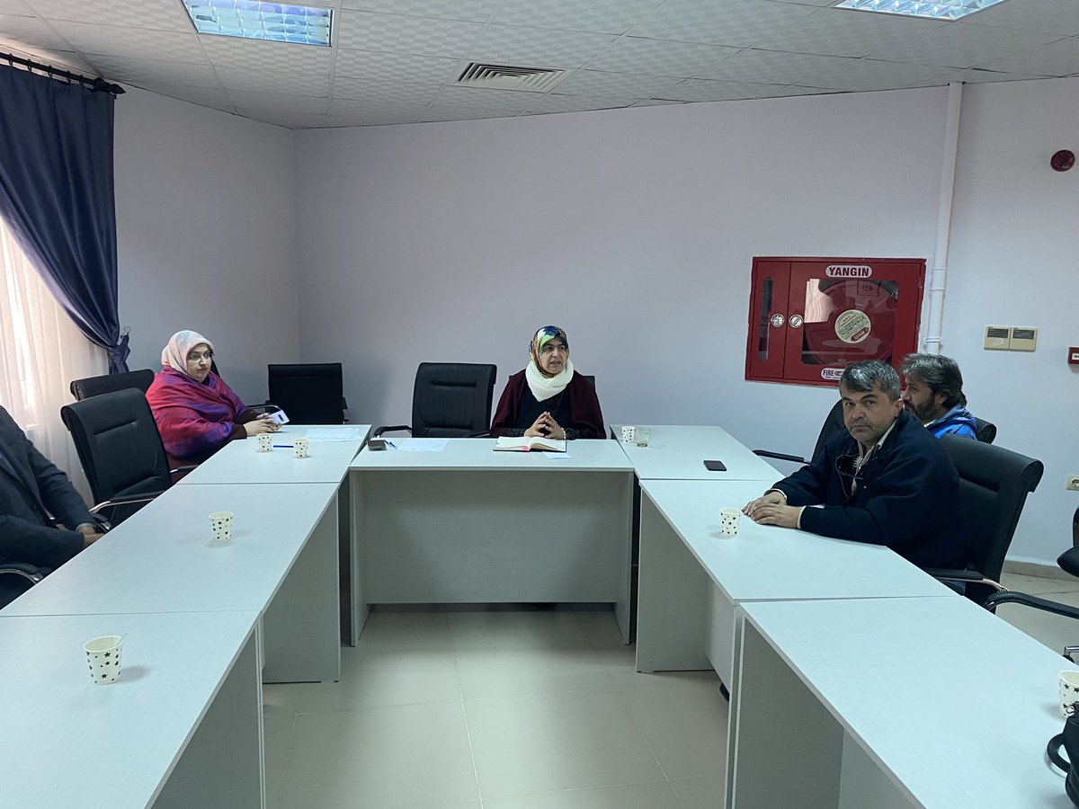 HzAyseAIHL's tweet photo. Hafızlık Pekiştirme Projesinde okuyan öğrencilerimizin velileriyle genel değerlendirme toplantısı gerçekleştirdik. Toplantıda alınan kararların hayırlara vesile olmasını temenni ediyoruz. @SeyitAliBuyuk @hataymem @AhmetTecimen @meb_dinogretimi @hatimder       #HzAyşeEğitimdeÖncü https://t.co/SQe7M8Gtaq