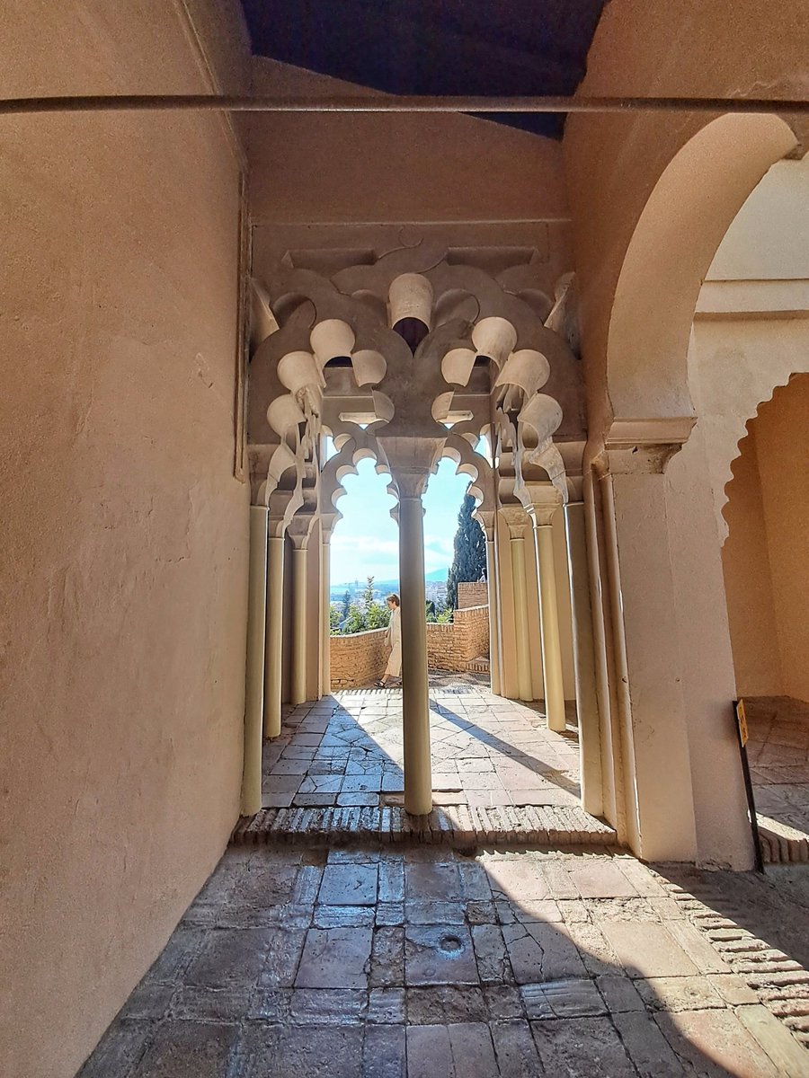 L_Lara9's tweet photo. Arquitectura islámica 💓 https://t.co/TNNyuzBGKs