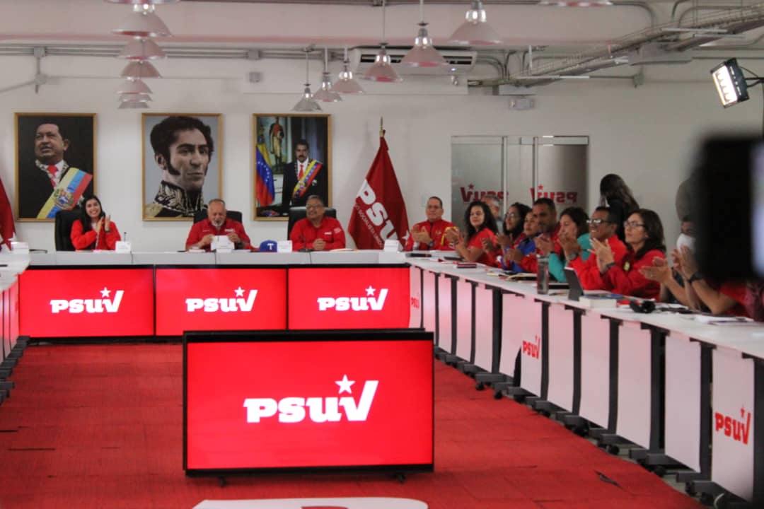 d_guzmanl's tweet photo. Comenzamos la semana en nuestra acostumbrada reunión con la dirección Nacional del PSUV y JPSUV.

¡VIVA LA PATRIA! https://t.co/n40OPC9O2w
