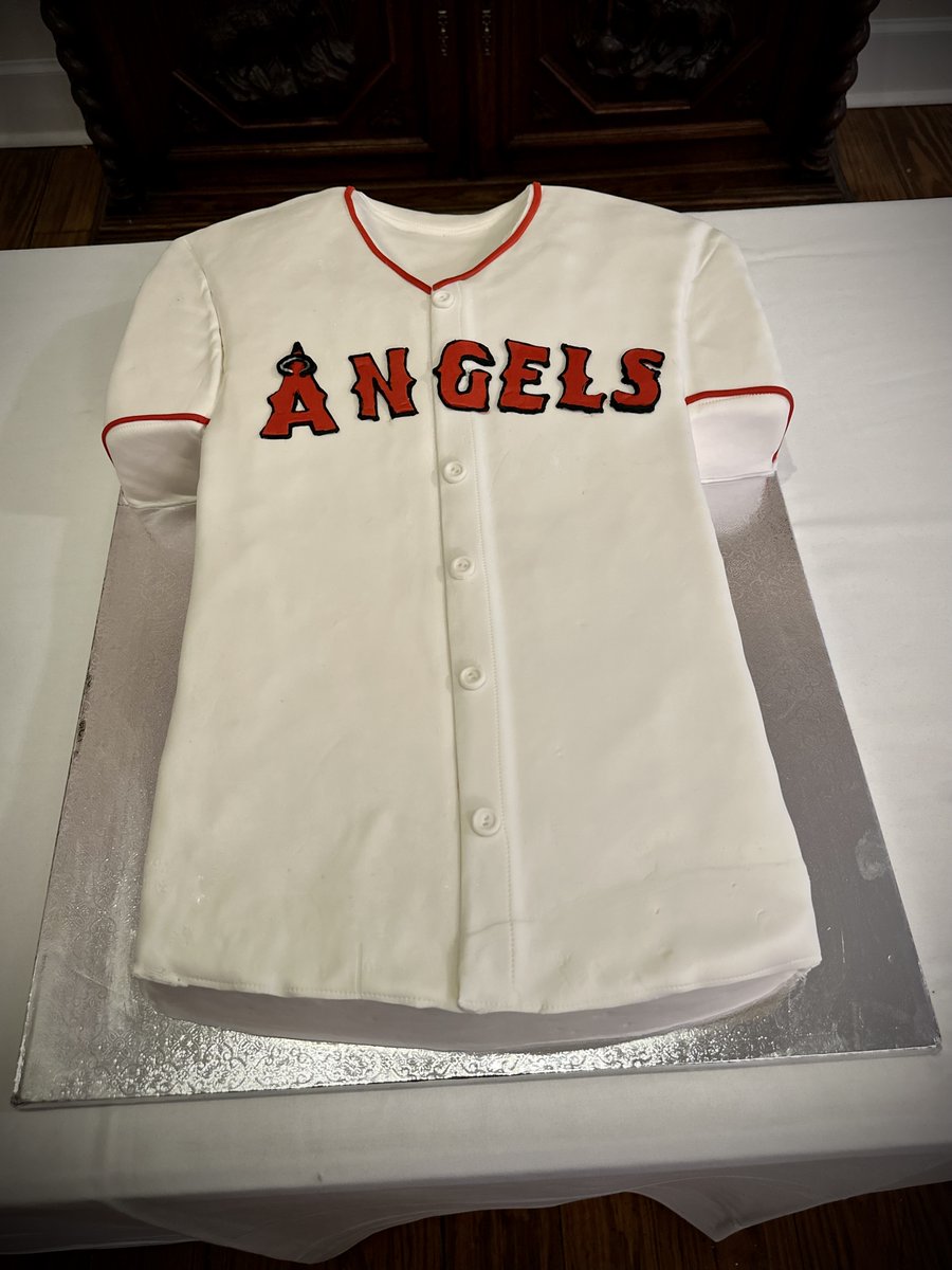 ambrosiabakery's tweet image. Congratulations to Layla &amp;amp; Landon · 1/6/23 ✨ Stunning 4-Tier Wedding Cake and cutout Angels Jersey Grooms Cake.

📍 White Oak Estates

#weddingcakedesign #groomscakedesign #localbakery #batonrougeweddings #ambrosiabakery