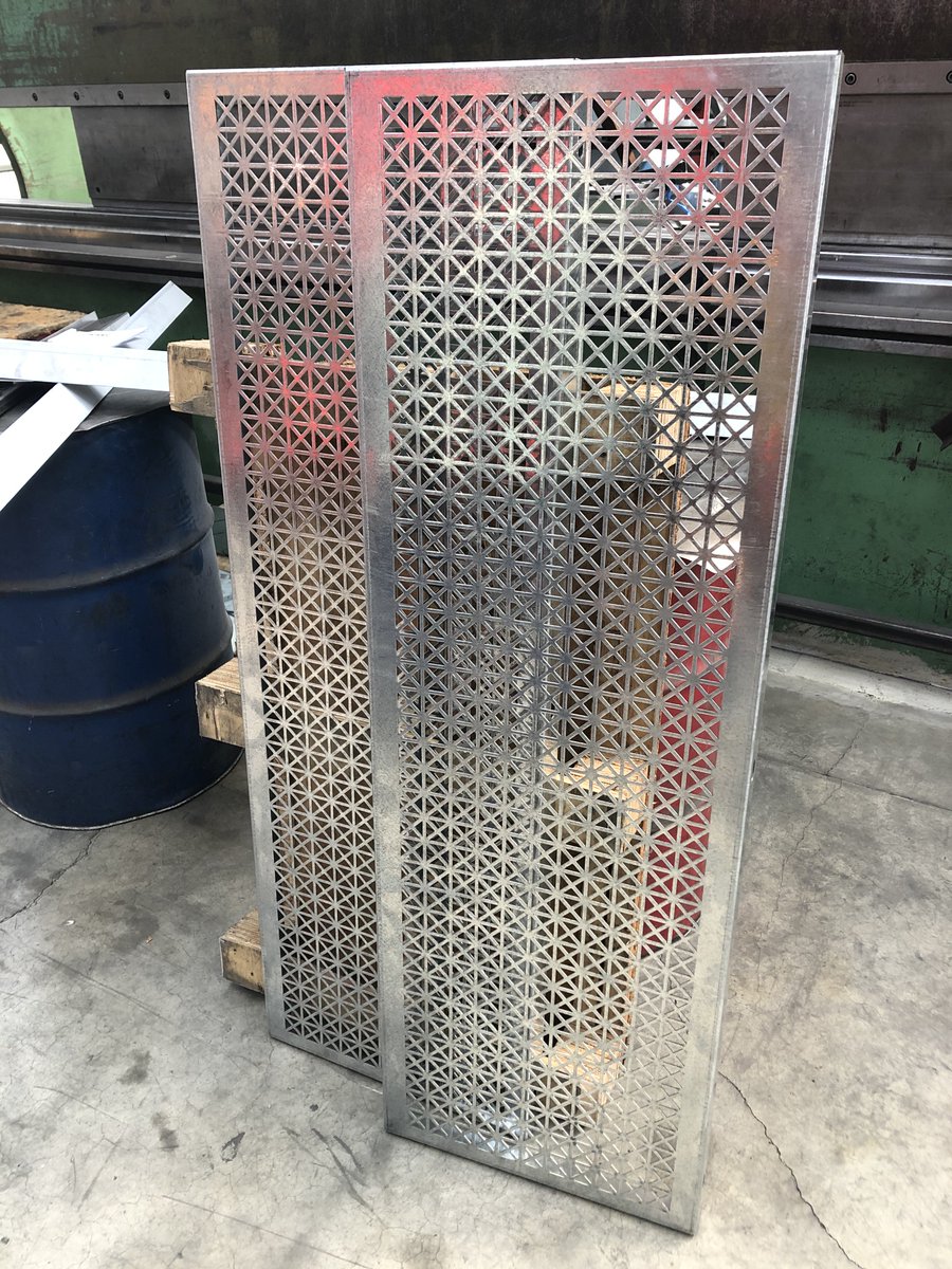 Back to work this week.
These architectural screens look pretty good, waiting for powder coating.