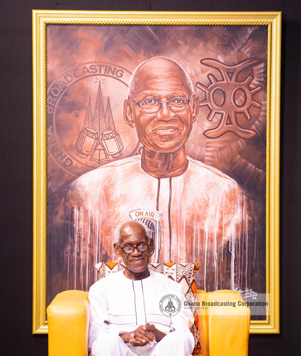 KafuiDey's tweet photo. A legend in front of his own portrait. 

‘Over to you’ Joe Lartey. https://t.co/XqVG42LG5B