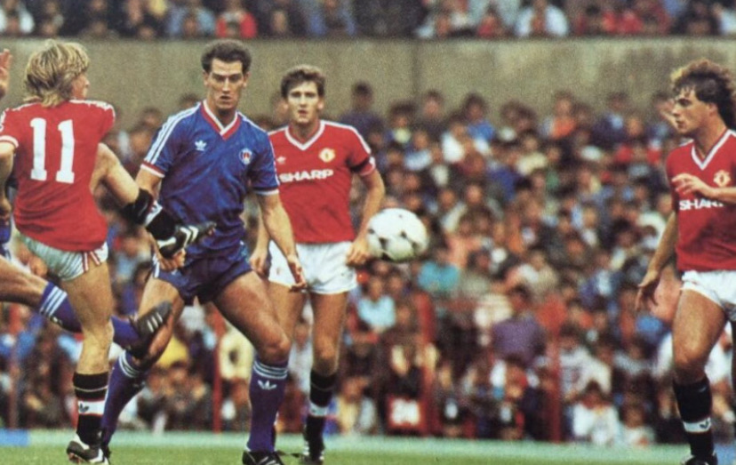 QueSeraSeraMUFC's tweet photo. 1986. Manchester United vs Charlton Athletic. https://t.co/CZ9ufV7wq9