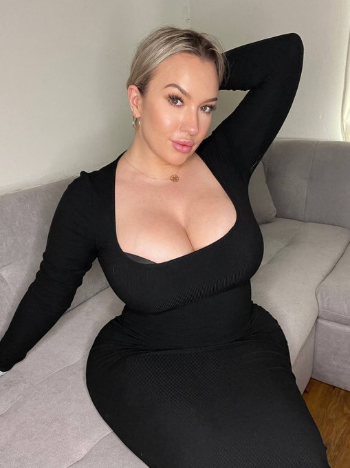 Yearning for a big dick To play with 🤗👅 can you help 👀 https://t.co/m9s8EUiObO