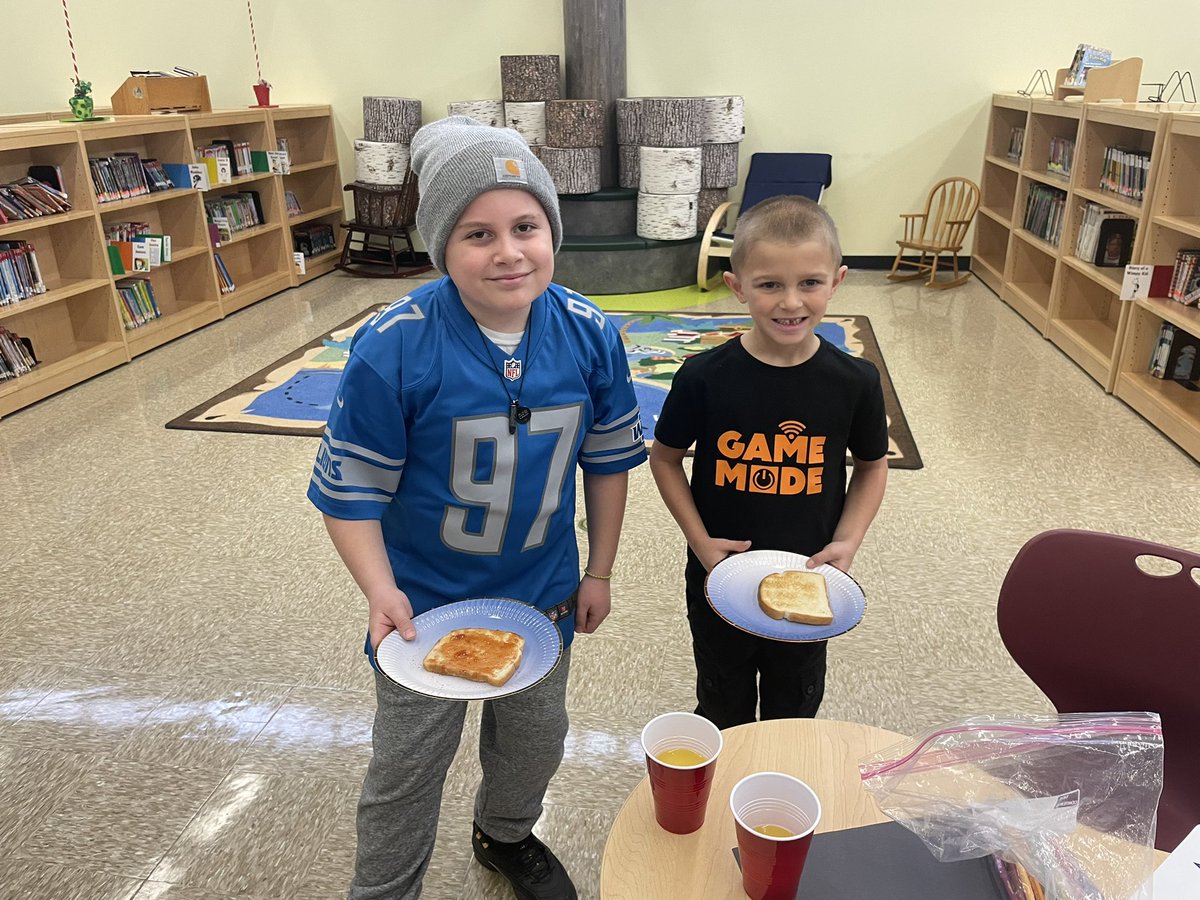mrsgrun4th's tweet photo. Having a “Toast” to the New year with our 1st Grade Buddies!! 🍞🎉 @happy2educate https://t.co/KSQjigU7KZ