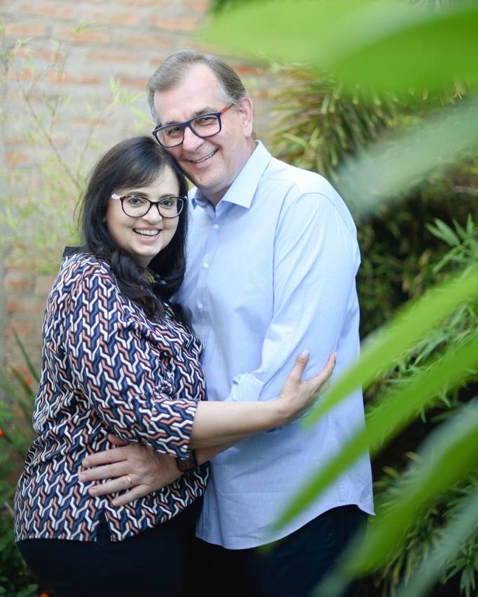 ErloBraun's tweet photo. Estamos completando 37 anos de casados. Gostaria de agradecer a Deus mais uma vez pela linda e maravilhosa esposa e a família querida e especial. Não somos perfeitos, mas o amor de Deus pode ser sentido a cada fase da viagem. Amo muito minha querida esposa e minha linda família!! https://t.co/z9hJm8RKON