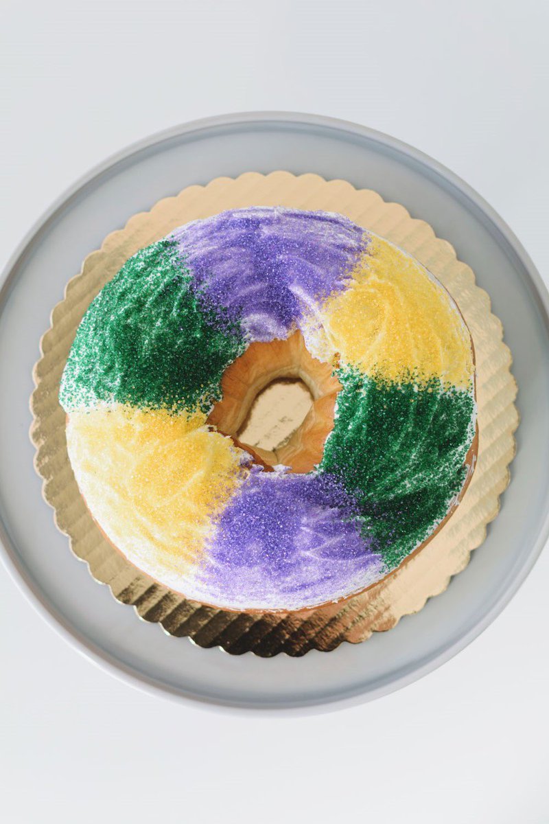 Long live the King Cake 👑 Sweet dough with vanilla icing and sanding sugar with your choice of filling, and of course a baby figurine hidden inside. Preorder yours online now and be ready for Mardi Gras on Feb 21.

suarezbakery.com/mardi-gras-pre…