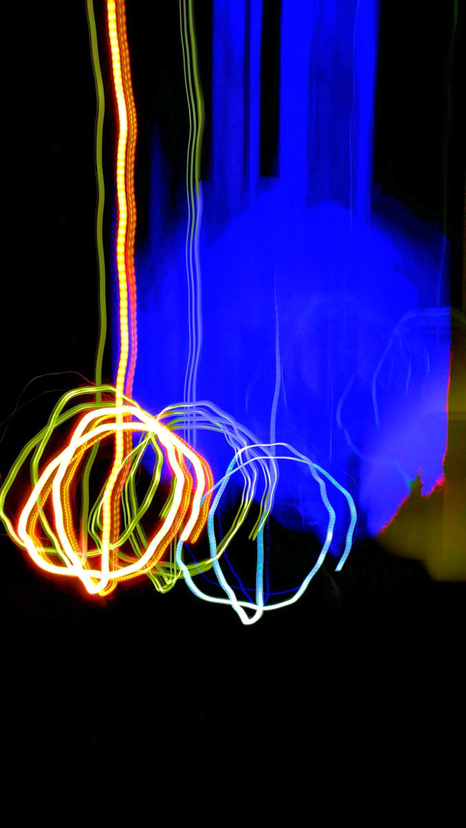 paraxenod's tweet photo. well I am in the mood to give something to my friends so leave your tezos wallets long adress here to get this cookie its motion photography and is going to be minted in like a few minutes https://t.co/BhSfUrEMUv