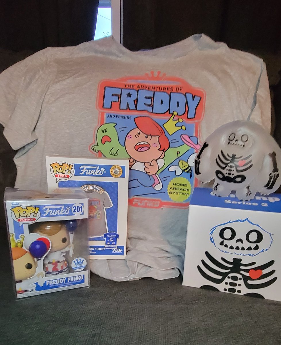 Late post of and early birthday gift from the amazing @verafunatic 🤩 Thank you so much Vera 🙏 I absolutely love the shirt and the 2yr @FunkoEurope birthday Freddy 🥰 And Chomp ☠️😍🔥 So grateful to call you #FunkoFamily 😊 #FunkoMeansFamily and that's #FunkoFamilyForReal ❤️
