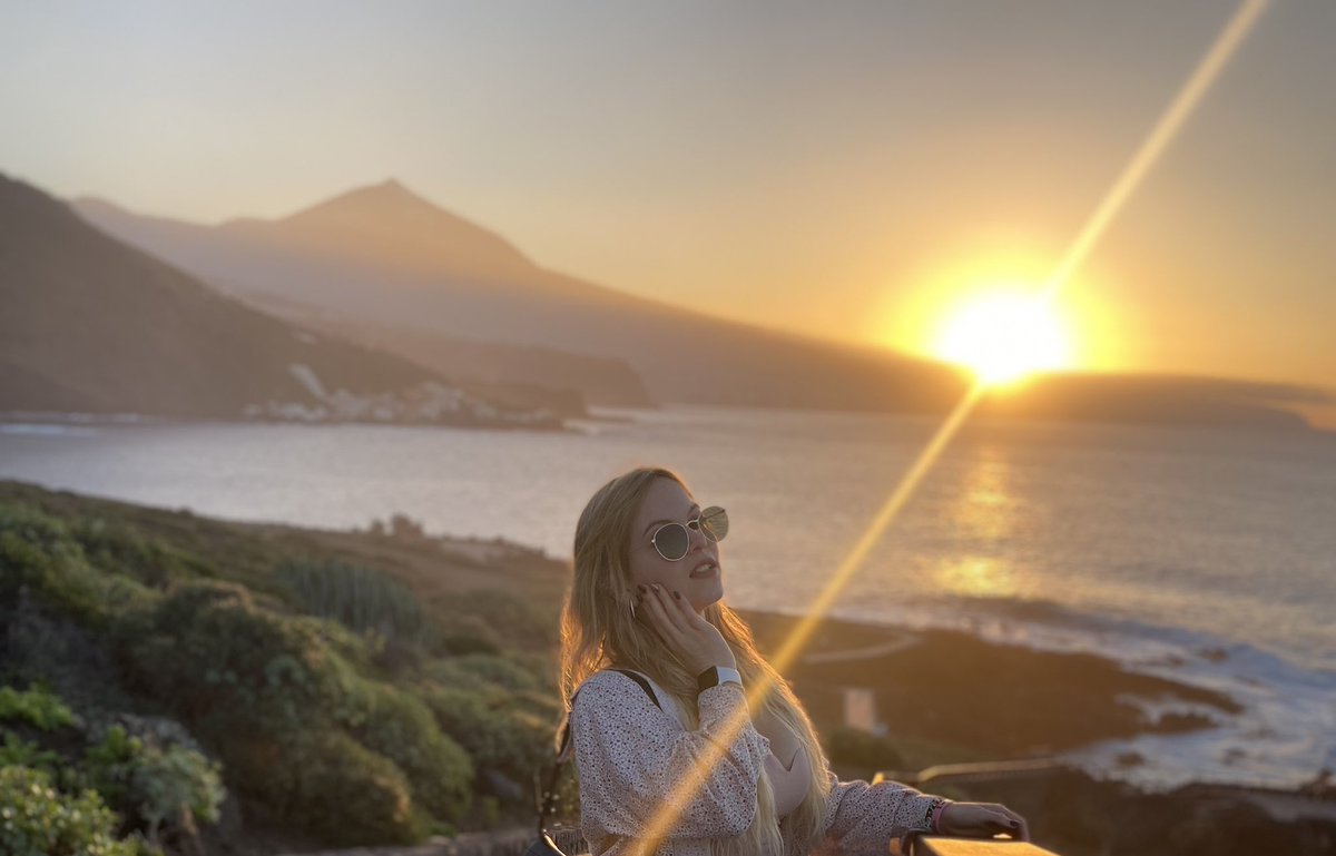 DeliaAfonso's tweet photo. Los atardeceres siempre serán mi lugares favoritos…Son mis preferidos porque conecto conmigo misma , escribo y simplemente escucho el sonido del mar. ✨🦋💙 https://t.co/JRwor2qJLB