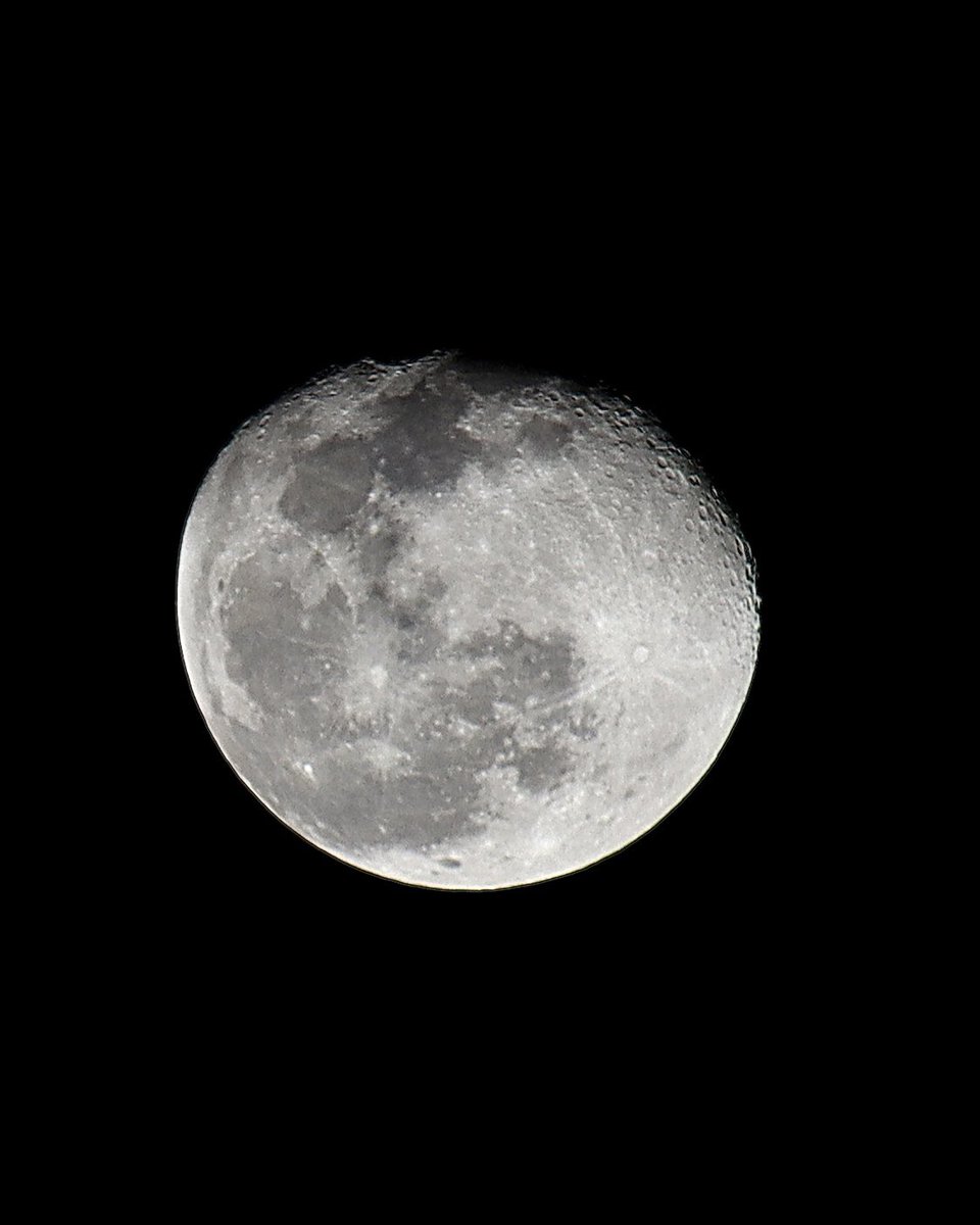 MoonTelAviv's tweet photo. Jan-9, 2023 92% Waning Gibbous moon. #moon #photo #photographer #Astrophotography https://t.co/iIleI3Nlw6