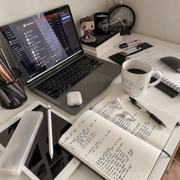 phstudies's tweet image. ⌕    search : #studytwt #studytwtbr

𖥻 Rapha, ela/dela, 2006 
𖥻 3° ano do EM
𖥻 foco: melhor desempenho escolar, inglês, enem &amp;amp; ufpr 
𖥻 psicologia 
 
♥︎ = kpop, jão, justin bieber, livros, café &amp;amp; gatinhos. 

♡/↺ = mutuals