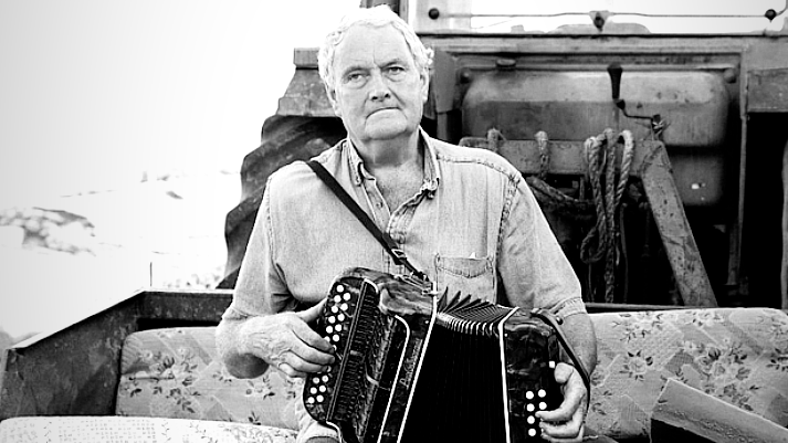 Séamus Ó Beaglaoich 

Tá laoch ar lár.

Suaimhneas síoraí dá anam uasal ceolmhar 🪗♥️