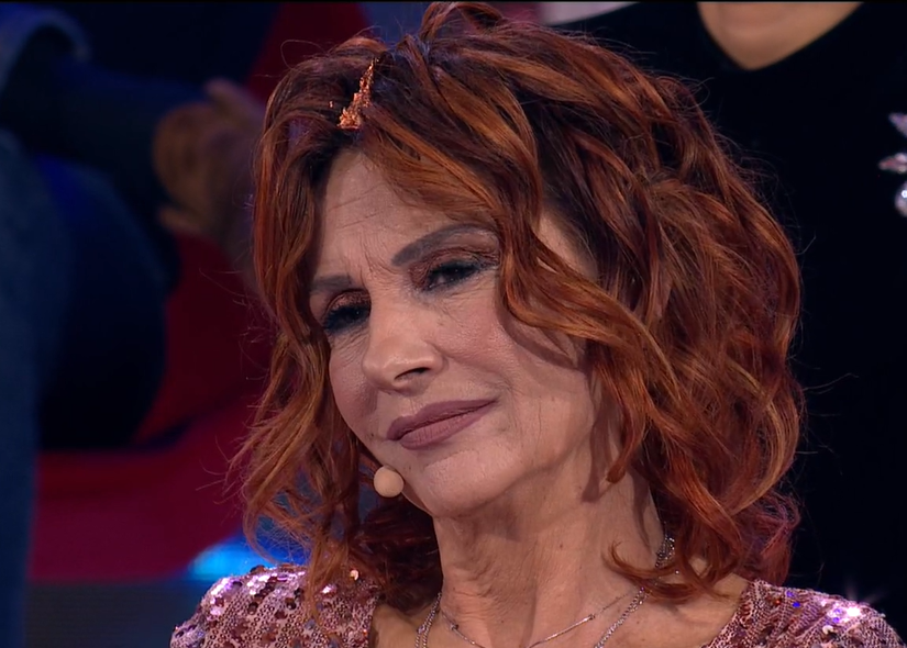 mmarinara_'s tweet photo. ho un quesito che mi affligge da inizio puntata:

esattamente cos'ha patty lipstick in testa?

#gfvip #incorvassi https://t.co/7LVatTxGDM