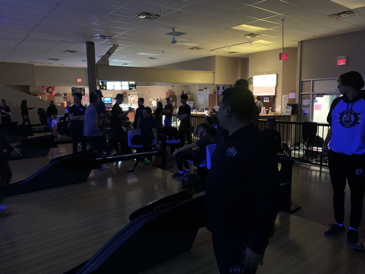 Dinger18628462's tweet photo. Some bowling competition this past Saturday with oilers orange. Team Matsuba won best average. Brad, Vandy, Tenney, Young and Lee. With team Goertzen a distant last Matt, Stef, Saab and Assaf. Lots of fun and chirps. @AEHL_HA @playhockeyedm @jroilersorange https://t.co/UV8DgxSc83