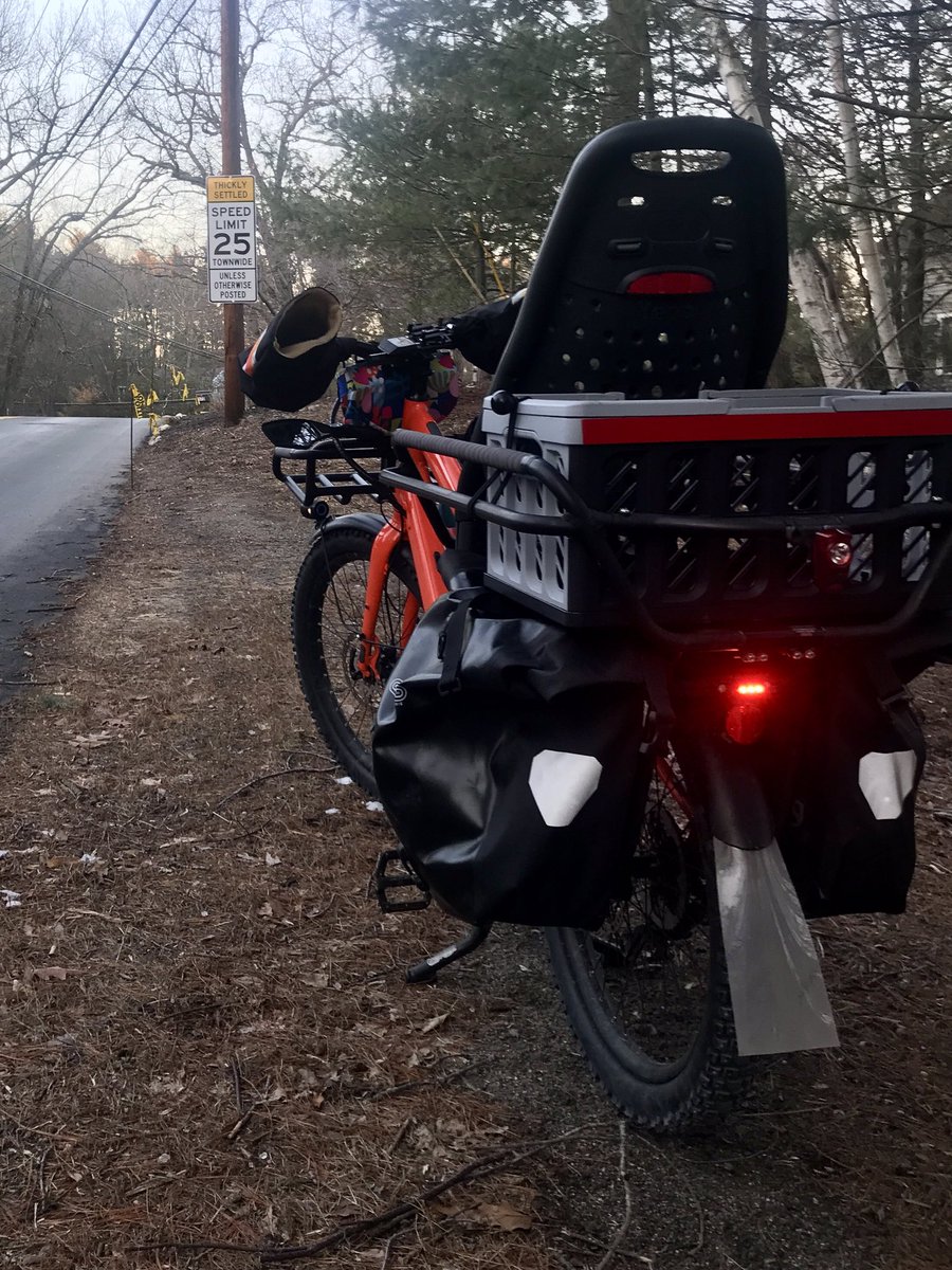 Slow down #AndoverMA ! New 25mph signs are being installed to replace existing 30mph ones. Lower vehicle speeds lead to #safestreets for all people, including those on foot and bicycle.
@AndoverMaGov @AndoverMassPD 

#safestreetsforall #pedestrian #bikes #activetransportation