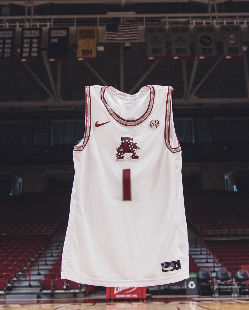 HogFlashbacks's tweet photo. .@RazorbackMBB has unveiled new unis featuring the “Hog Running Through the A” logo that they will wear on Wednesday against Alabama. 

@UniWatch https://t.co/TewNTahYwL